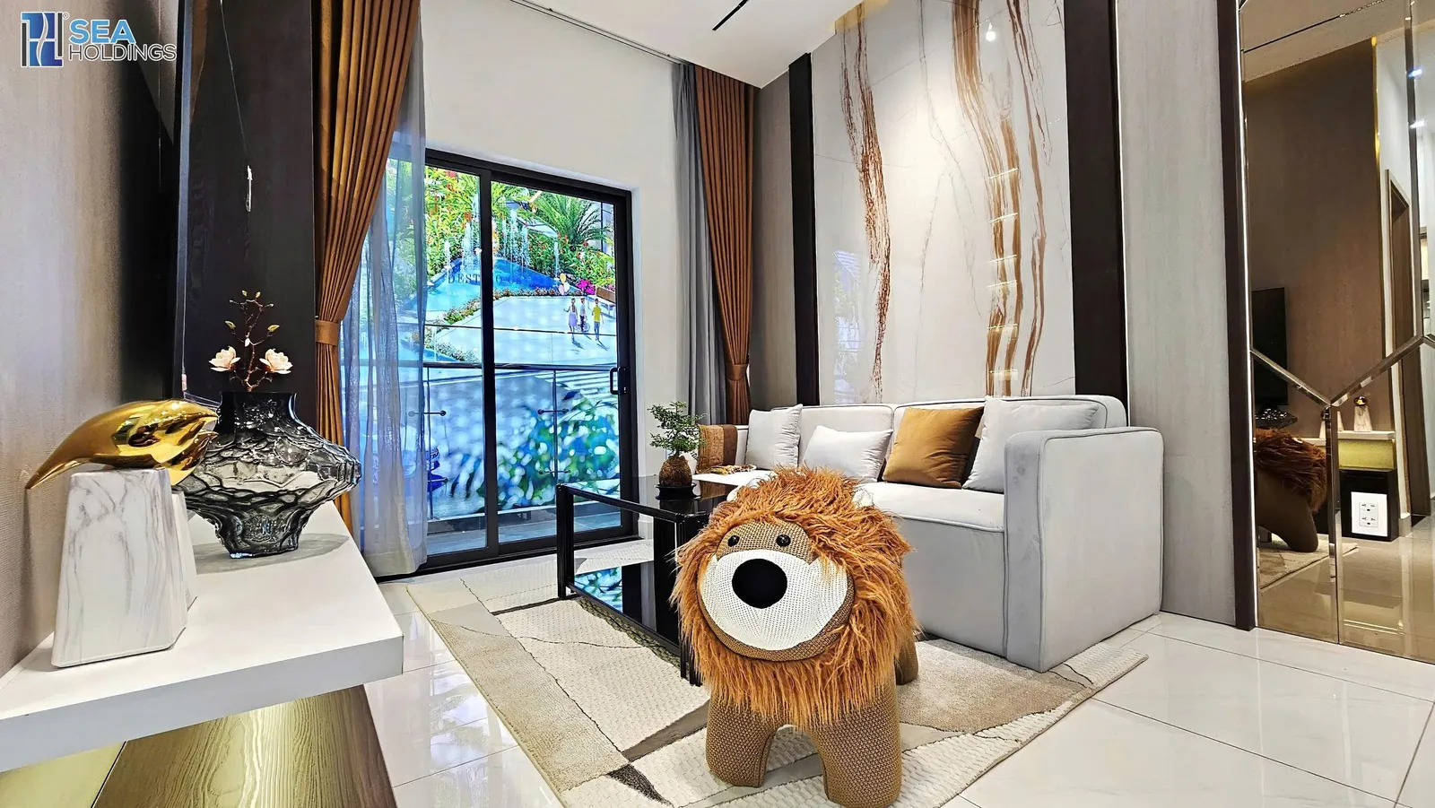 Ban công và phòng khách nhà mẫu